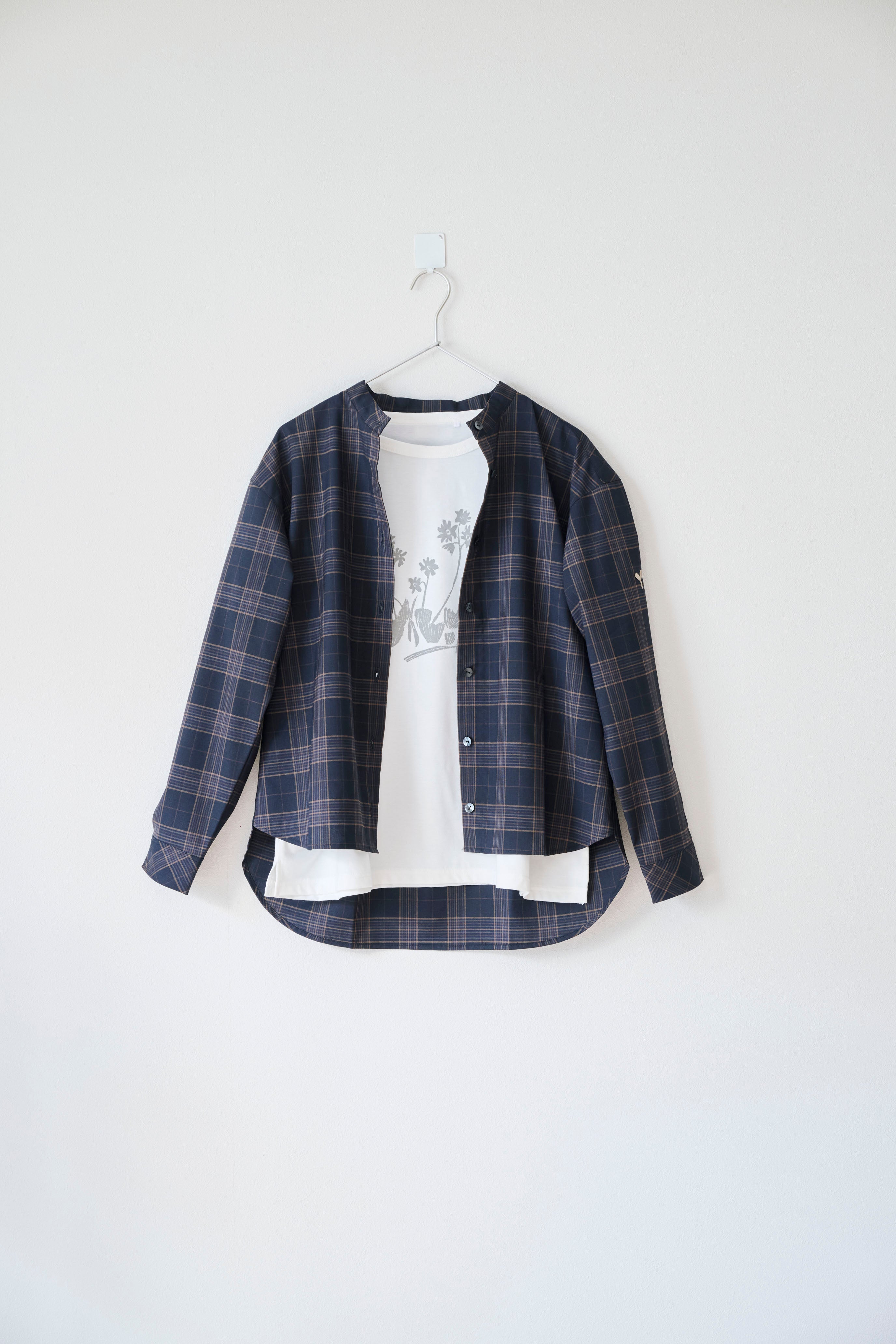 かわり芽］クラシカルをまとうバンドカラーシャツ – FUNQTEN