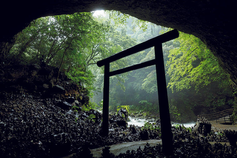 【ランドネ】天岩戸神社“しめ縄掛けかえ”見学と神話の里を歩く 2.5日間　※Mt.ランドネ会員さま割引あり！