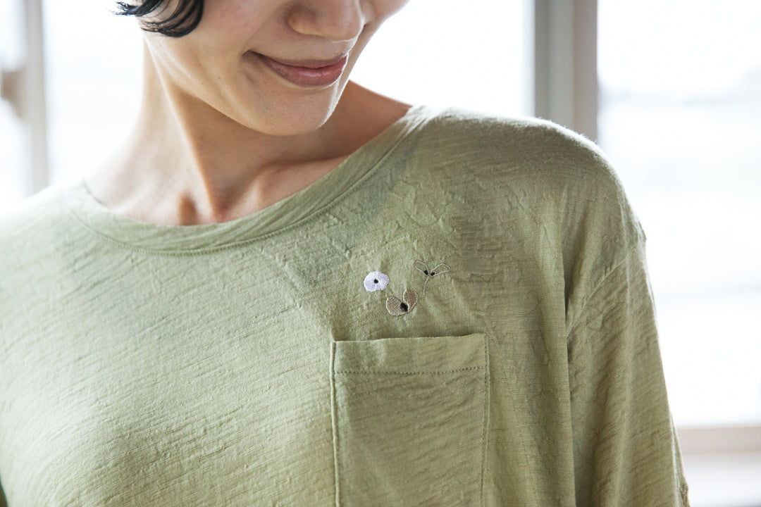 ［かわり芽］季節のかわり芽 長袖ウールT 山の刺繍入り