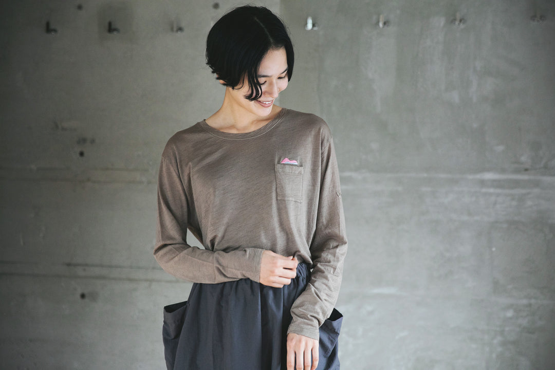 ［かわり芽］季節のかわり芽 長袖ウールT 山の刺繍入り