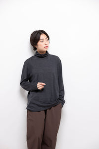 ［かわり芽］ゆったりウールハイネックTシャツ