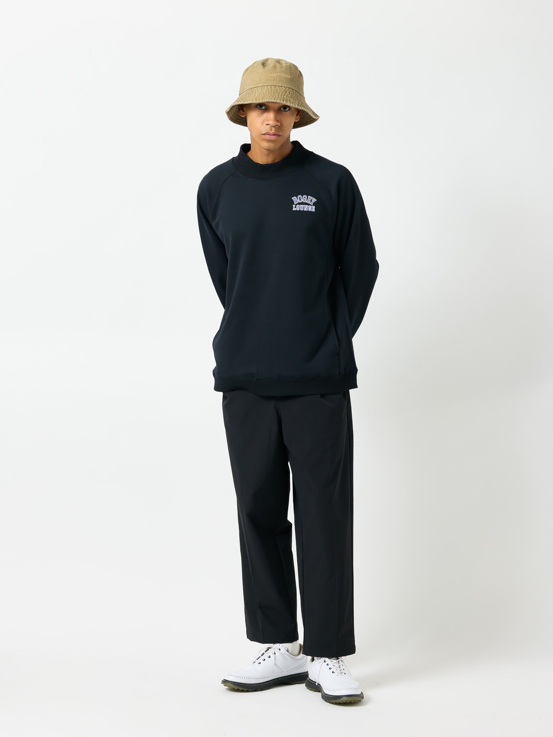 ［BOGEY LOUNGE］ モックネック長袖トップス（文字プリント）