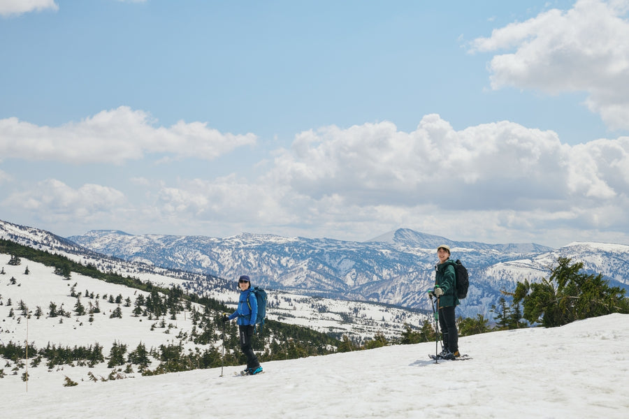 【ランドネ×アークテリクス】春の八甲田山で楽しむ1泊2日のスノーシューハイク旅