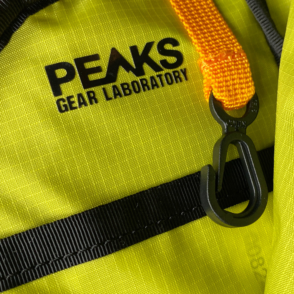 人気の登山用ショルダーポーチが新色で登場！｜［PAAGO WORKS×PEAKS］SNAP S（ブルー） – FUNQTEN