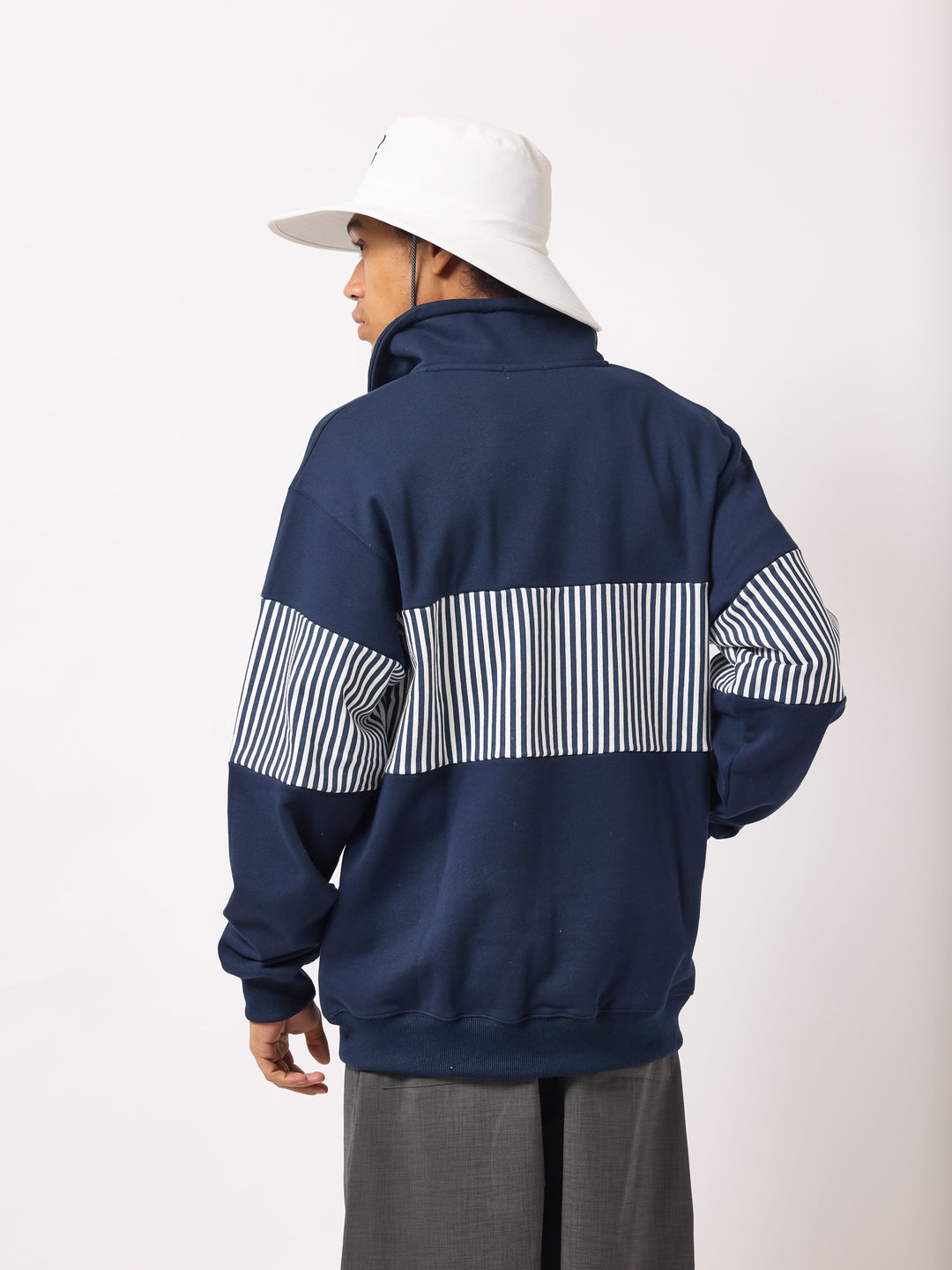 BRUSHED HALF-ZIP SWEATSHIRT