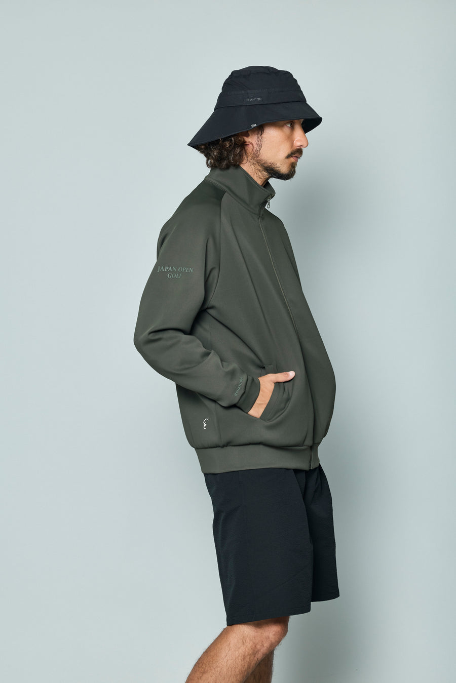 着用イメージ：ZIP UP BLOUSON